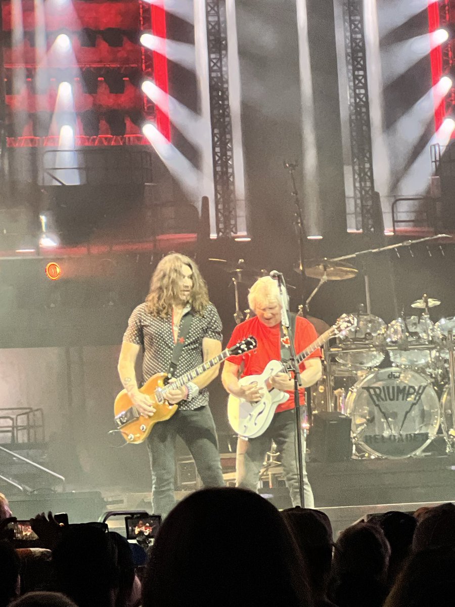 MusicEdCanada's tweet photo. Some photos of the @TriumphTheBand concert Friday night in Toronto 

What a show 🔥 https://t.co/jsMcOstDy4