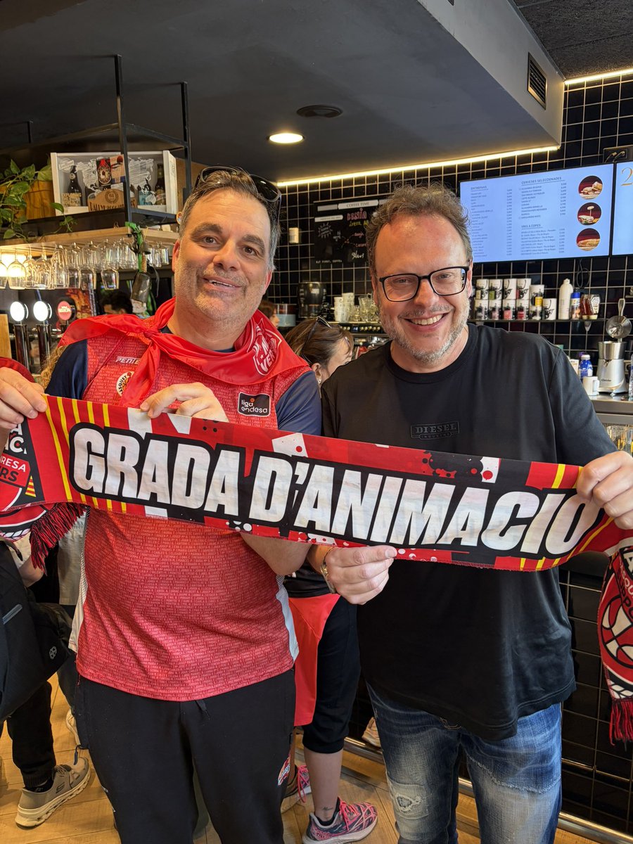 gradanimacio's tweet photo. Volem agrair la presència del president del @BasquetManresa, @jmherms, a la #FestadelAficioManresa. 🏀❤️🔴

Perquè aquest miracle que és el Bàsquet Manresa no s’explica només amb resultats: s’escriu amb gestos, amb compromís i amb una manera d’entendre el club que ens fa sentir a tots part d’un mateix projecte.