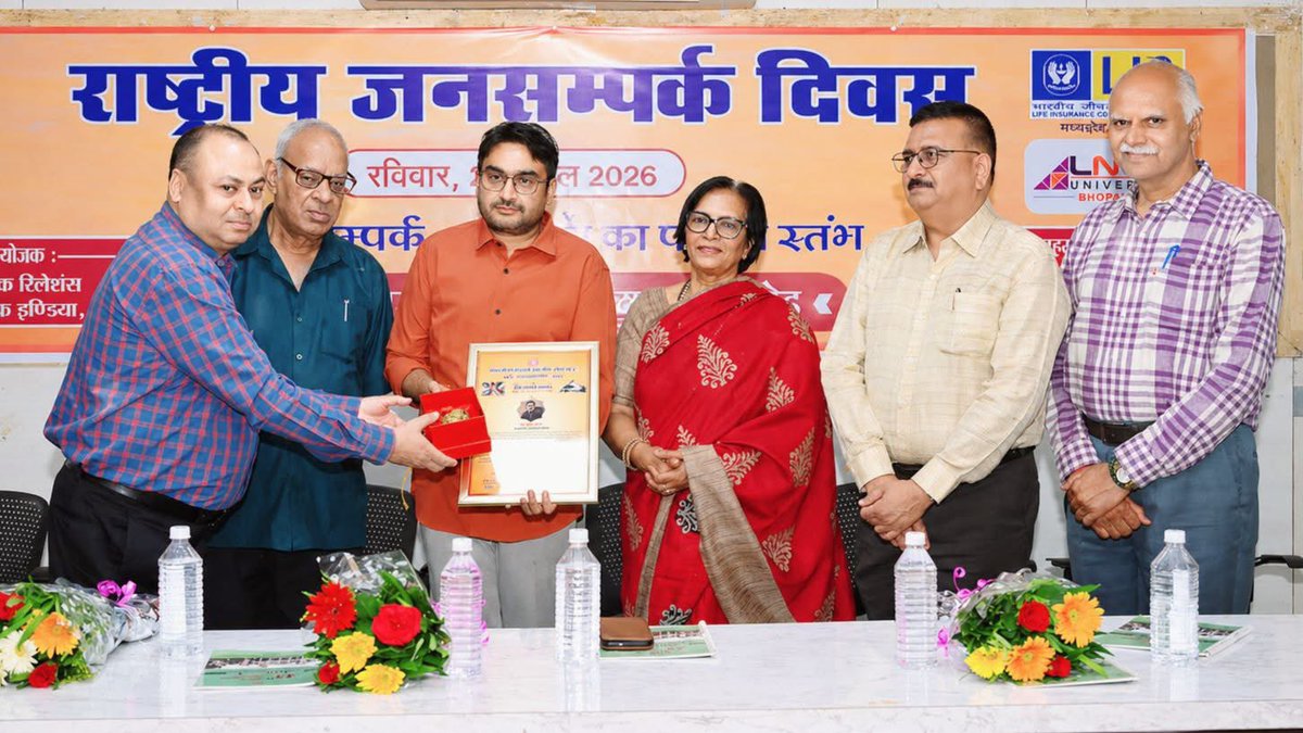 SunilVermaPR's tweet image. #जनसंपर्क की मेरी इस जीवंत यात्रा में कई बार मेरे प्रयासों को सराहा गया, पहचाना गया। आज एक बार फिर मेरे कार्यों को पहचान मिली। मैं शुक्रगुजार हूं, पब्लिक रिलेशंस सोसाइटी ऑफ इंडिया का, जिन्होंने आज मुझे प्रेरणादायी 'लोक संपर्क सम्मान' से नवाजा और मेरा हौसला बढ़ाया। 
#PRSI