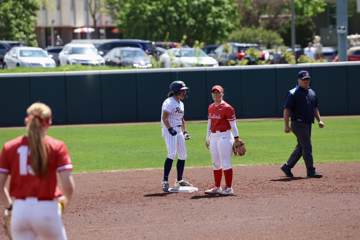 RacersSoftball's tweet image. Mid 4 | Towns scores two with the first double of her career and Huels adds one more with a double of her own.

@reagantowns18 x @KatyHuels 

Racers 4, Redbirds 0