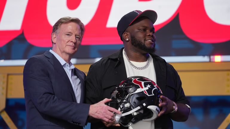 JLSports24's tweet photo. My Defensive draft crush landing spots with reaction: 

EDGE: Keldric Faulk TEN 📈
DT: Kayden McDonald HOU 🔥🔥🔥
DT: Landon Robinson CIN 📉
EDGE: Derrick Moore DET 🔥🔥🔥
LB: Kyle Louis MIA 📈
LB: CJ Allen IND 🤷🏻‍♂️
LB: Josiah Trotter TB 📈
CB: Chris Johnson MIA 📈
CB: Avieon Terrell ATL 🔥
DB: Treydan Stukes LB 🔥
S: E. McNeil-Warren CLE 📈
S: Bud Clark SEA 🔥🔥