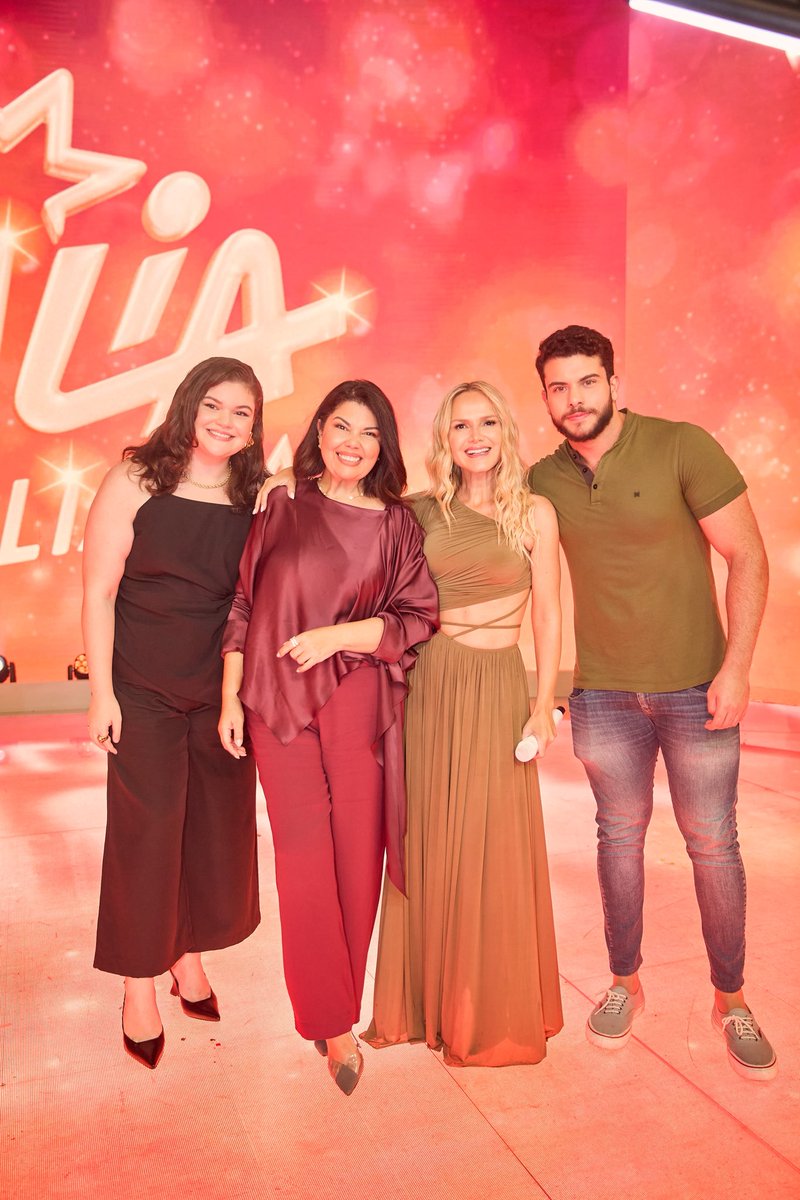 tvglobo's tweet photo. Fabiana Karla no #EmFamiliacomEliana 🧡✨ @Fkarla https://t.co/t0dtES5jkG