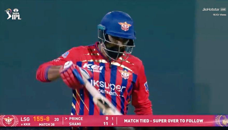 pankajhajhria's tweet image. SUPER OVER 😜 

LSG NEEDED 7 FROM 1 BALL And SHAMI SMASHED A SIX. 🤓 
#LSGvsKKR #IPL2025 #TATAIPL