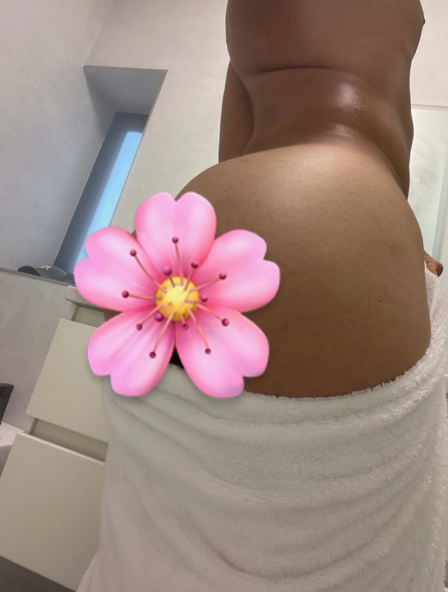 Adriheaven tweet media