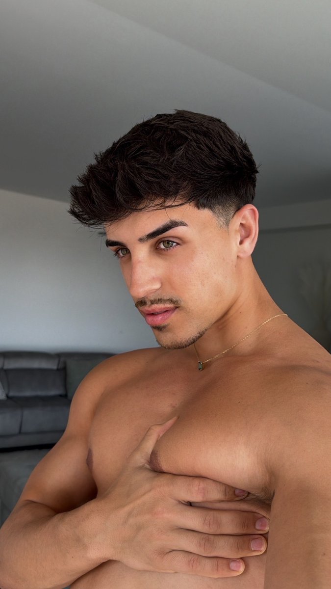 Adriheaven tweet media