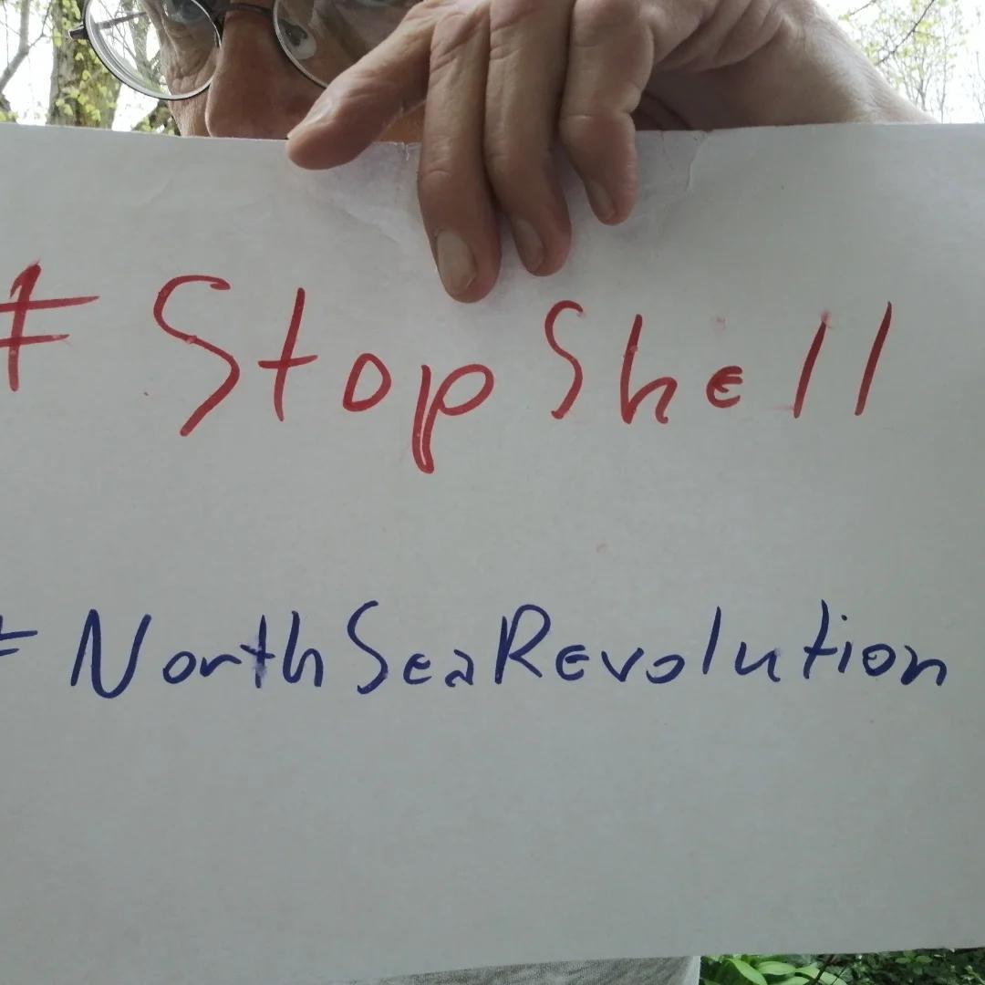 endelstamberg's tweet image. Hi @KaoHua3, 
I stand with you to #StopShell!
I nominate every person under this tweet.
It's URGENT: 
@shell
plans to leave parts of old oil platform with 11,000 tonnes of oil and toxicwaste in the #NorthSea.  
@Greenpeace