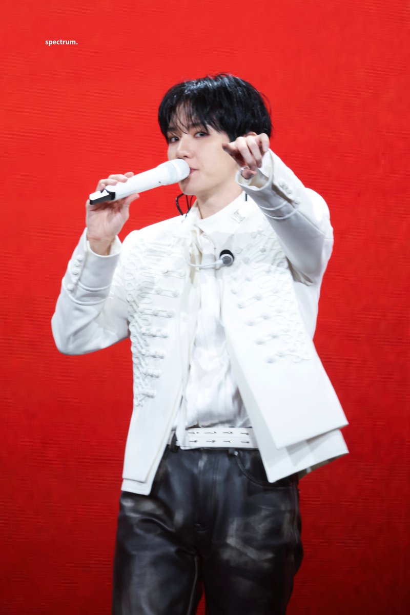 𝘴𝘱𝘦𝘤𝘵𝘳𝘶𝘮. tweet media