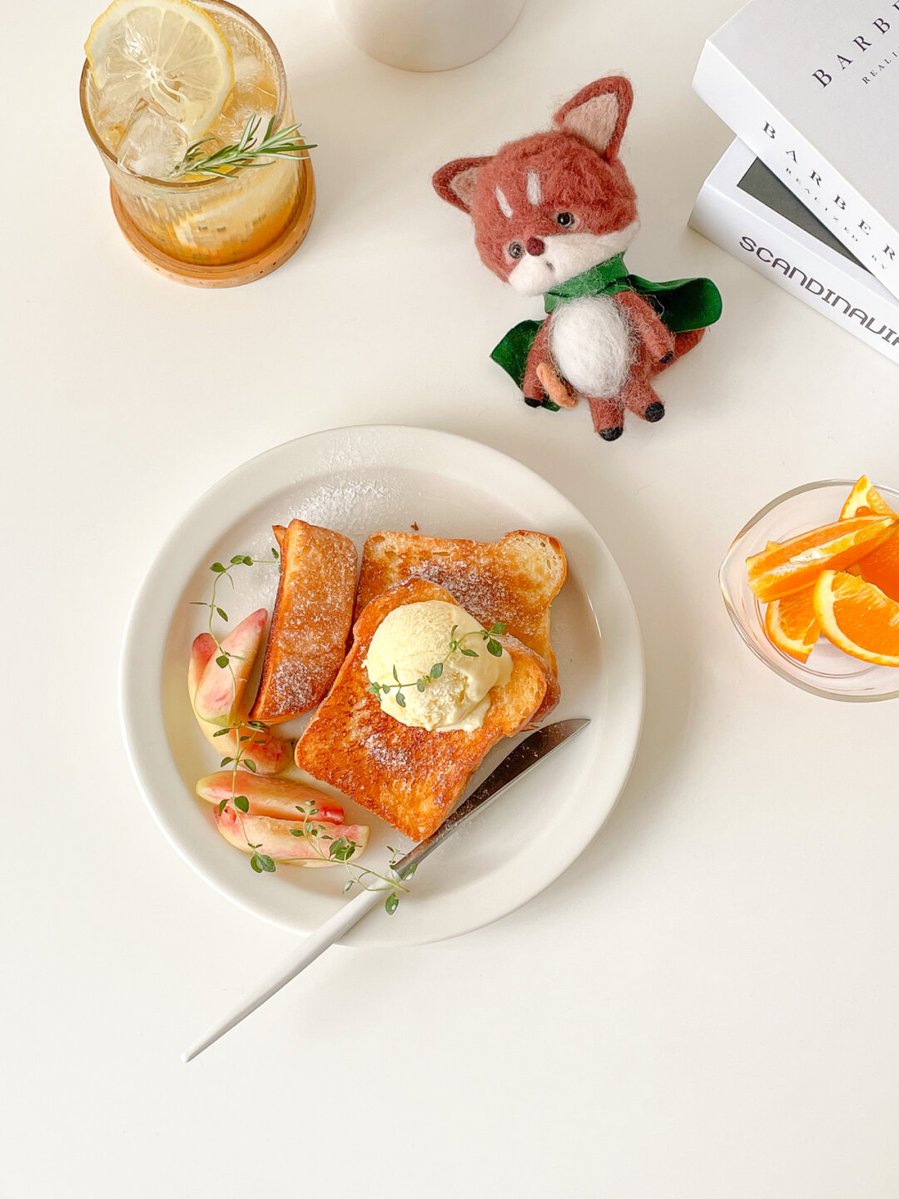 yinqiuqiu4an's tweet image. Holiday Special: Festive Feast Bites!  Savor our limited-edition Christmas/Winter menu—spiced apple cider, honey-glazed ham sliders, u0026 gingerbread macarons. Grab yours before they’re gone!  #HolidayEats #LimitedTimeOffer