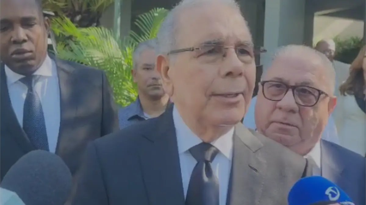 SIN24Horas's tweet image. Danilo Medina: “Que nadie espere que el PLD le va a endosar su fuerza a ningún partido” #NoticiasSIN 

Detalles en: 
noticiassin.com/pais/nacional/…