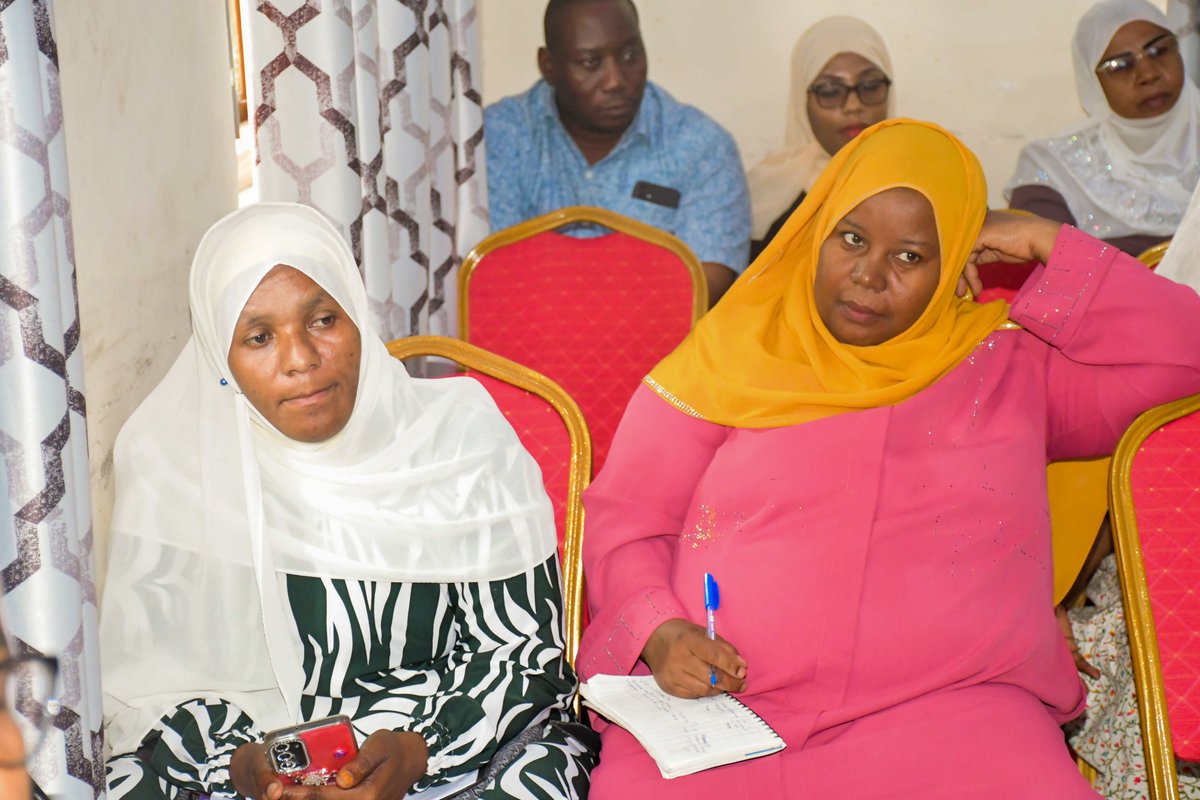 Mkurugenzi Utumishi na Uendeshaji Ofisi ya Rais <a href="/tmsmim1757/">OFISI YA RAIS TAMISEMIM ZANZIBAR</a> Silima Juma Khamis amefungua Mafunzo ya kuwajengea uwezo Maafisa Utumishi ofisini kwake Vuga Mkoa wa Mjini Magharibi.

📆 26 April, 2026
📍 Vuga Zanzibar.

@maelezozanzibar