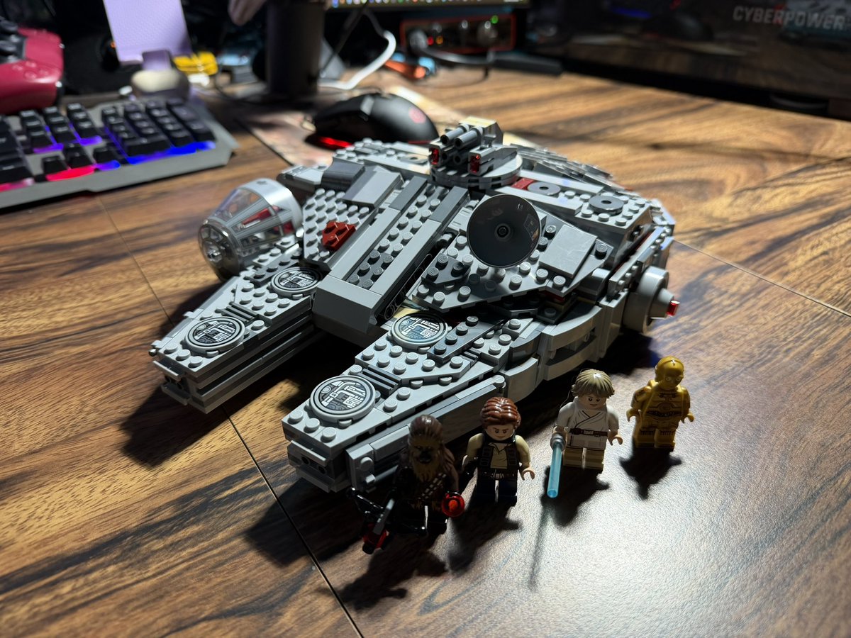 Sugar_Kane2's tweet photo. @LEGO_Group I am saddened by you this day, what do you mean a $100 set doesn’t come with the smart brick for it, that’s ridiculous what is the point of buying these sets when they don’t come with the main feature of the set? I love Lego but your company is heavily greedy I’m sad https://t.co/BCuQLsqTRs