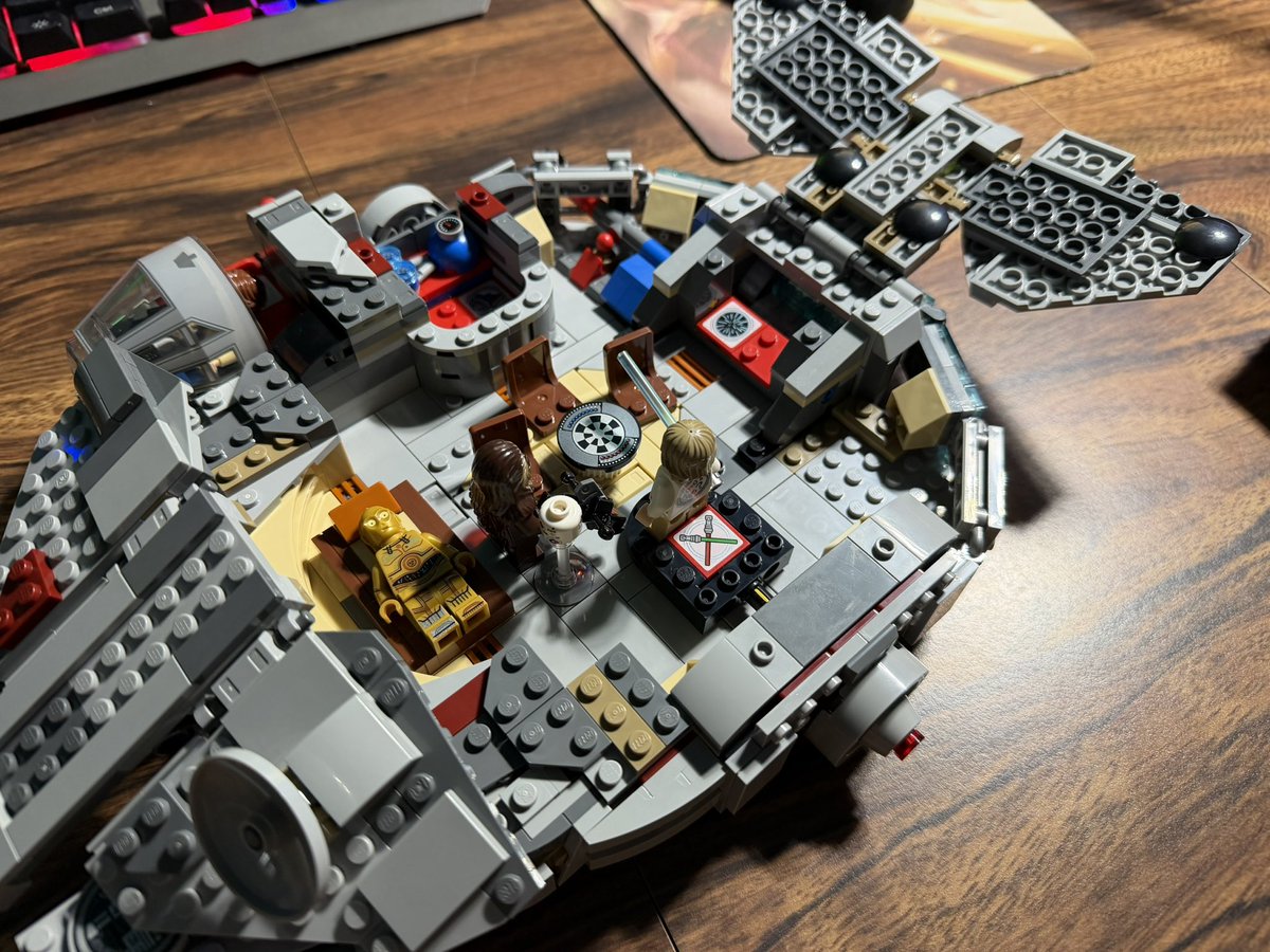Sugar_Kane2's tweet photo. @LEGO_Group I am saddened by you this day, what do you mean a $100 set doesn’t come with the smart brick for it, that’s ridiculous what is the point of buying these sets when they don’t come with the main feature of the set? I love Lego but your company is heavily greedy I’m sad https://t.co/BCuQLsqTRs