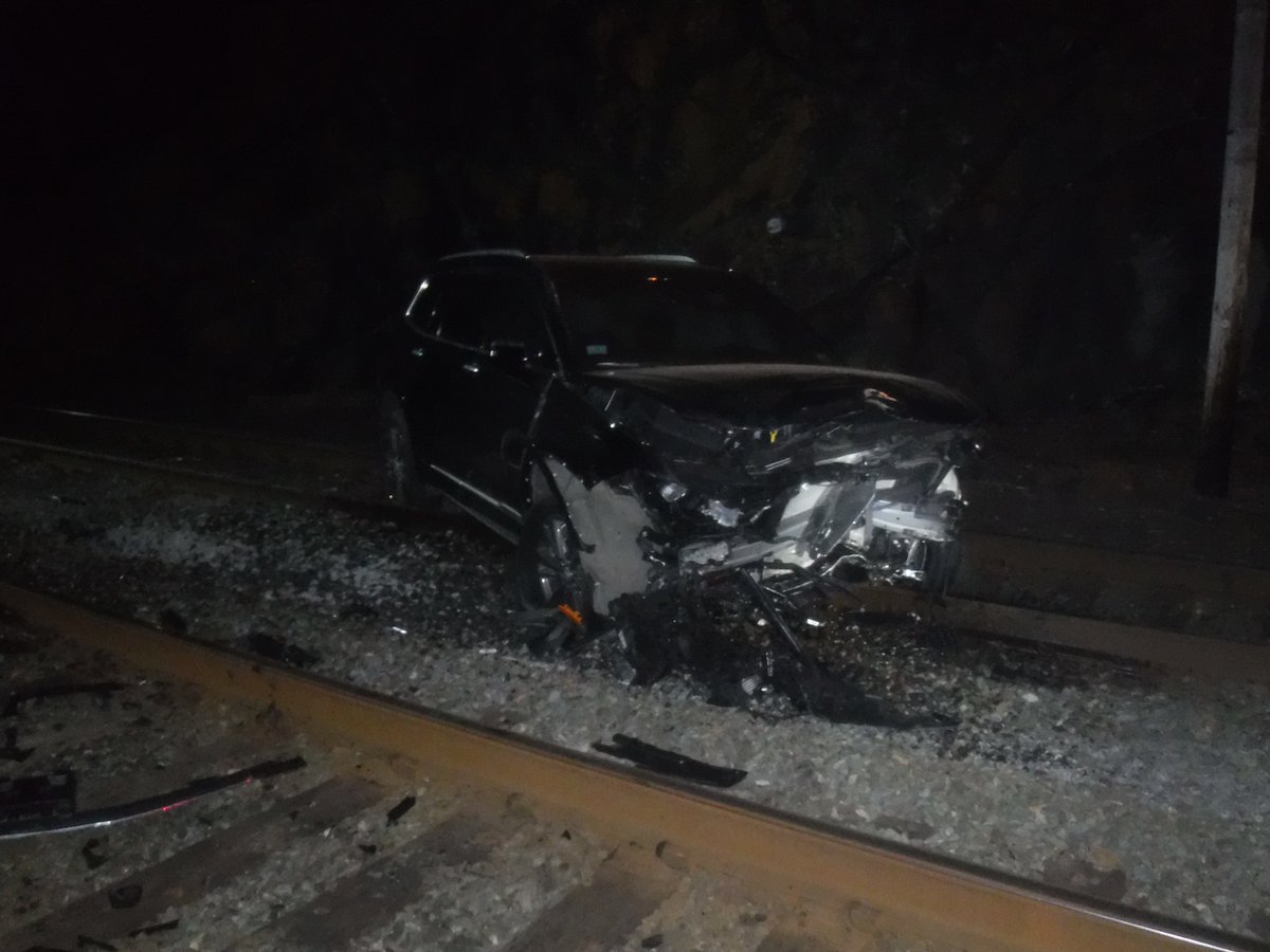 MBTATransitPD's tweet image. 4/25 2AM Beverly a 25y/o operator of a 22 Cadillac landed on the tracks after veering off the bridge on School Street. Beverely PD arrested the driver for OUI. No injuries reported. #MBTA