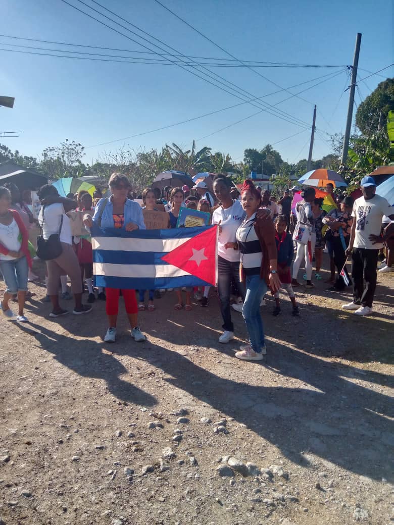 ''#Cuba es un país que en su identidad tiene muy arraigados los valores de la soberanía y la independencia"
<a href="/DiazCanelB/">Miguel Díaz-Canel Bermúdez</a>
#YoSigoAMíPresidente 
#ArtemisaJuntosSomosMás 
<a href="/PartidoPCC/">Partido Comunista de Cuba</a> 
<a href="/PresidenciaCuba/">Presidencia Cuba 🇨🇺</a> 
<a href="/DrRobertoMOjeda/">Dr. Roberto Morales Ojeda</a>