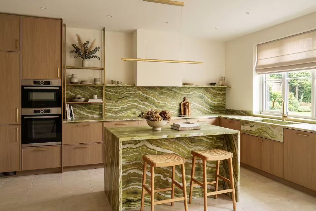 Xinyihac's tweet image. Luxury Light-style Bulgari Emerald Marble
Premium natural stone with exquisite veining.
Ideal for walls, countertops and floor decoration,
elevating space with sophisticated luxury charm.

#Stone #Granite #Marble #LuxuryStone