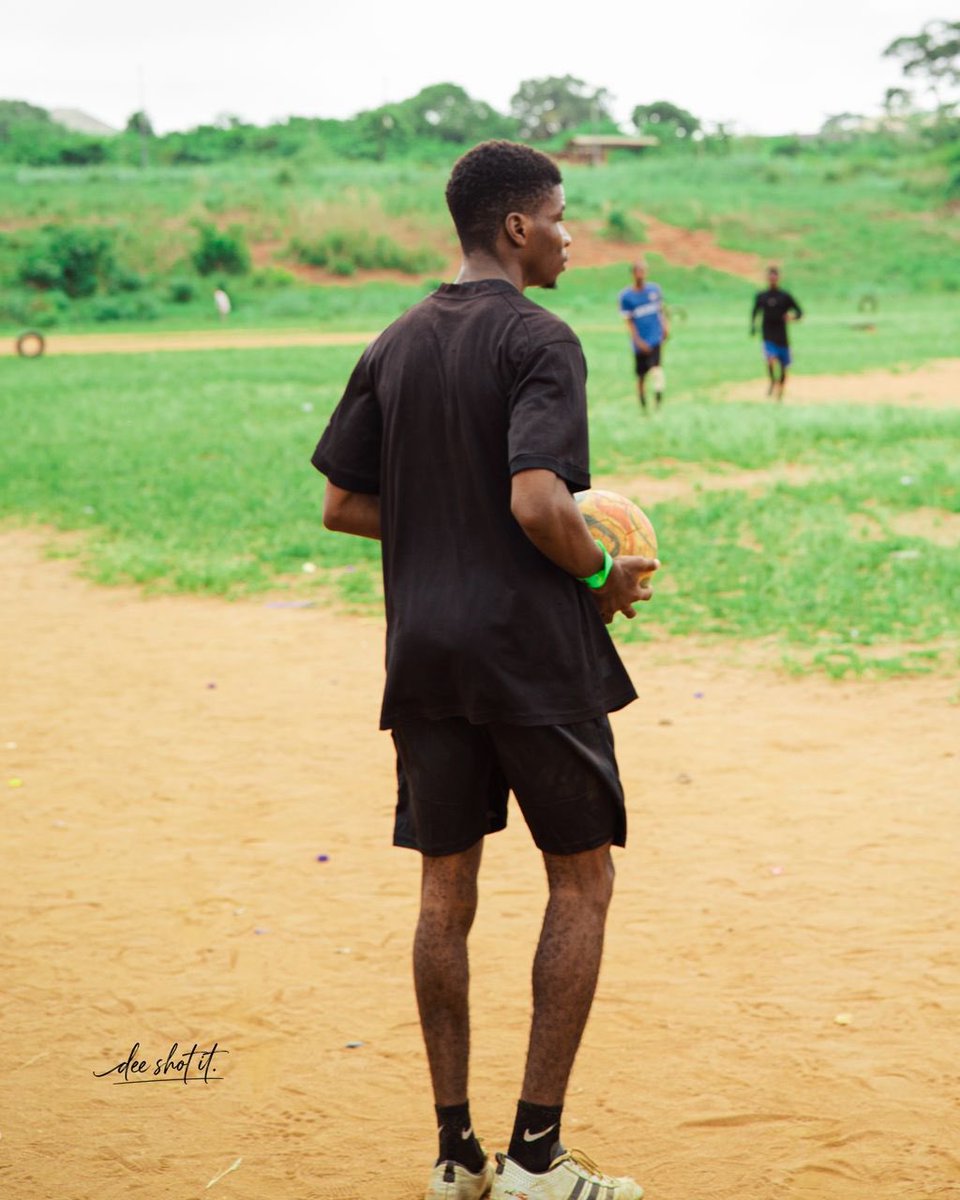 kuntrola02's tweet photo. Not just a trader also a lover of the sport #خان_کی_جدوجہد_کے_30_سال #football https://t.co/prrXpgmM6Y
