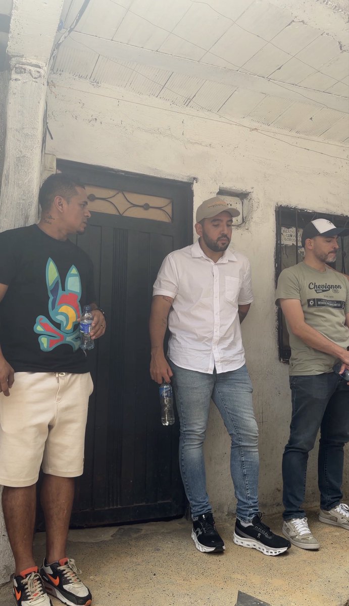 Juliorestrepoes's tweet photo. Visité El Porvenir, en Itagüí, donde cerca de 23 flias fueron desalojadas por riesgo de derrumbe. Como Diputado, actor político, pero sobretodo como itagüiseño, haré seguimiento y estaré atento a cualquier gestión que se requiera para salvaguardar la vida de los habitantes. https://t.co/sttSF5sh9o