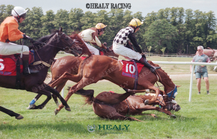 patcashhealy's tweet image. Killarney 18-July-1996  July Festival Day 4     @KillarneyRaces
#30yearsago   #archives   #fromthearchive   #memories   #HorseRacing   #HealyRacing   #ReelingInTheYears
Just a day after coming back from a broken leg injury 'Stormin Norman' gets brought down aboard Fair Society