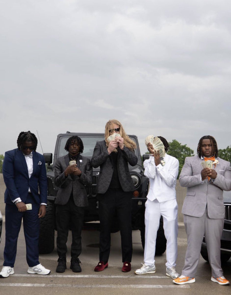 KadencePruitt18's tweet photo. Had a great prom night with my guys! https://t.co/Jts2hrwCbS