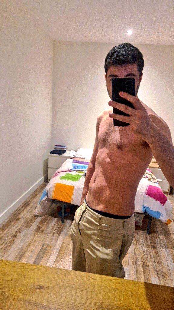 Après un week-end chargé 🍻😴 il est temps de faire un coma 
#LGBTQIAEndofApril