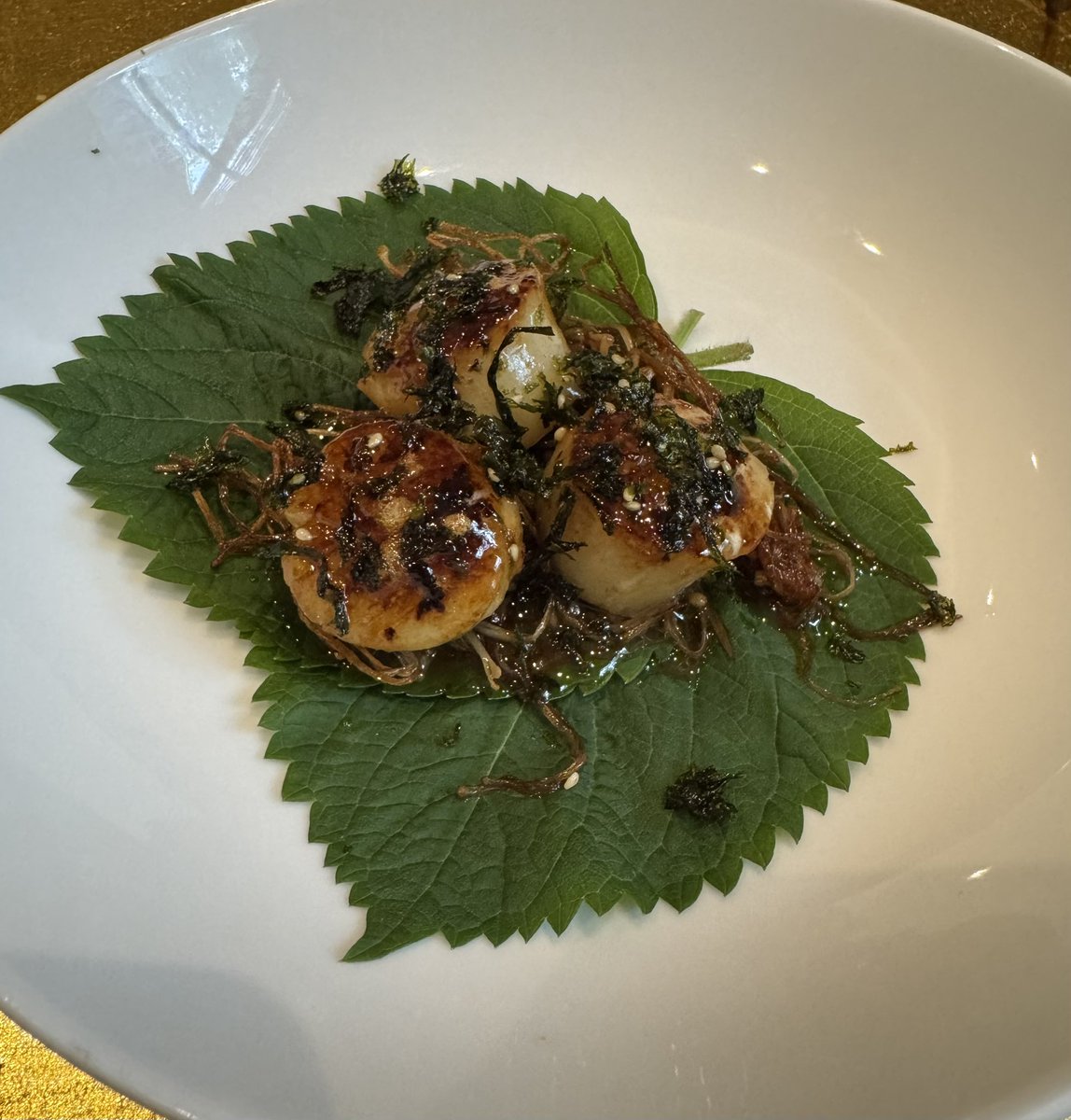 cookingphotos's tweet image. Miso scallops with seaweed and shiso leaves 😍
#Foodie #recipe #foodphotography