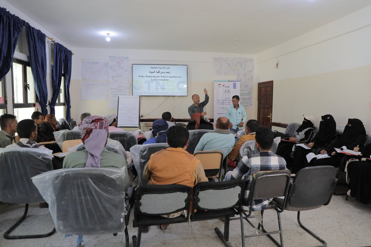 UNDPYemen's tweet image. 238 water user association members in Al-Mawaset and Al-Selw, #Taiz, learned to monitor and manage local #water resources, ensuring sustainable use and efficiently managed water systems 💧

Thanks to @bmz_bund and @KfW_FZ_int