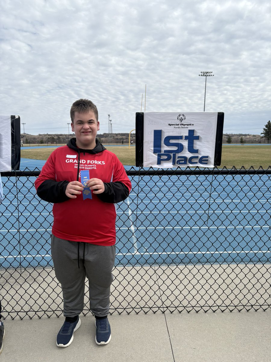 tommiecoach8's tweet photo. Larry representing with a 1st place in the SB throw at the meet today! https://t.co/Xrr1MQbE3O