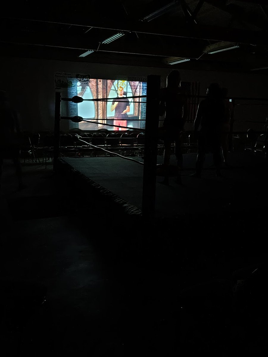 FBH05's tweet photo. It's @DDPYoga day for the class https://t.co/anbMKjt73B