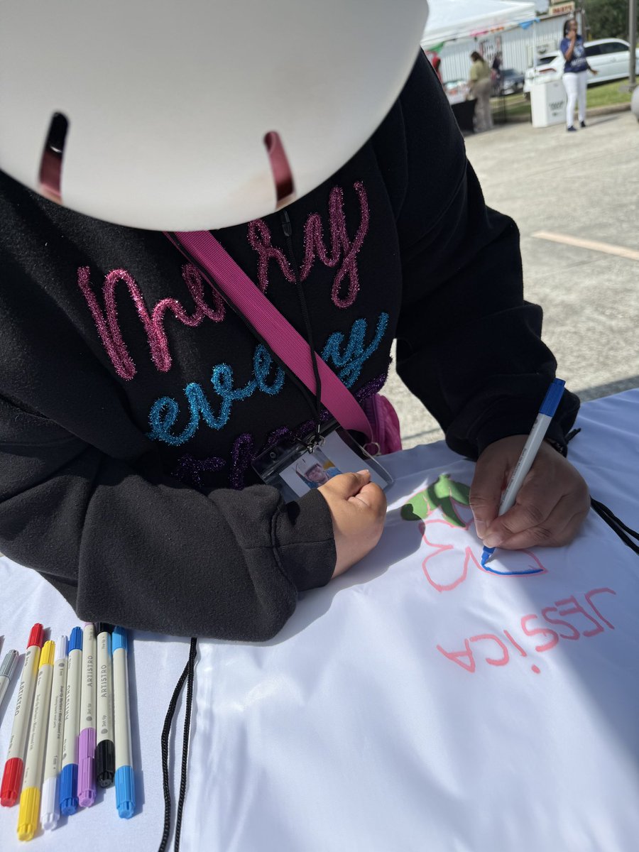 enable_dental's tweet photo. In honor of Autism Acceptance Month, Lynn spent the day hosting the “Craft Your Own Backpack” station at The Harris Center’s Autism Acceptance Community event for adults on the spectrum. 🎨✨

#AutismAcceptance #CommunityCare #EnableDental #TheHarrisCenter #HumbleTX https://t.co/qVgE0r4iOI