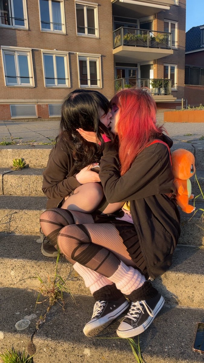 ellie (starting fresh) #quietisviolent tweet media