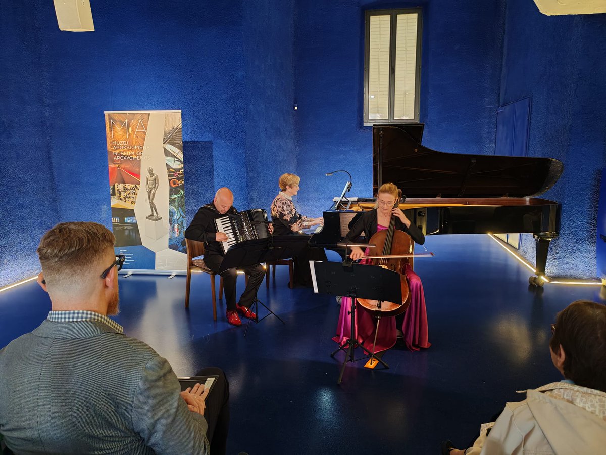 mapoxyomenos's tweet photo. Last night, we had the pleasure of hosting the concert “Viaggio Musicale a Venezia” in the lobby of our museum, performed by Trio Itinera Mundi and organized by the Italian Community of Mali Lošinj. 🎵 🎼 🎶Thank you to everyone who joined us and made it such a lovely evening! https://t.co/I7io1dn2ex