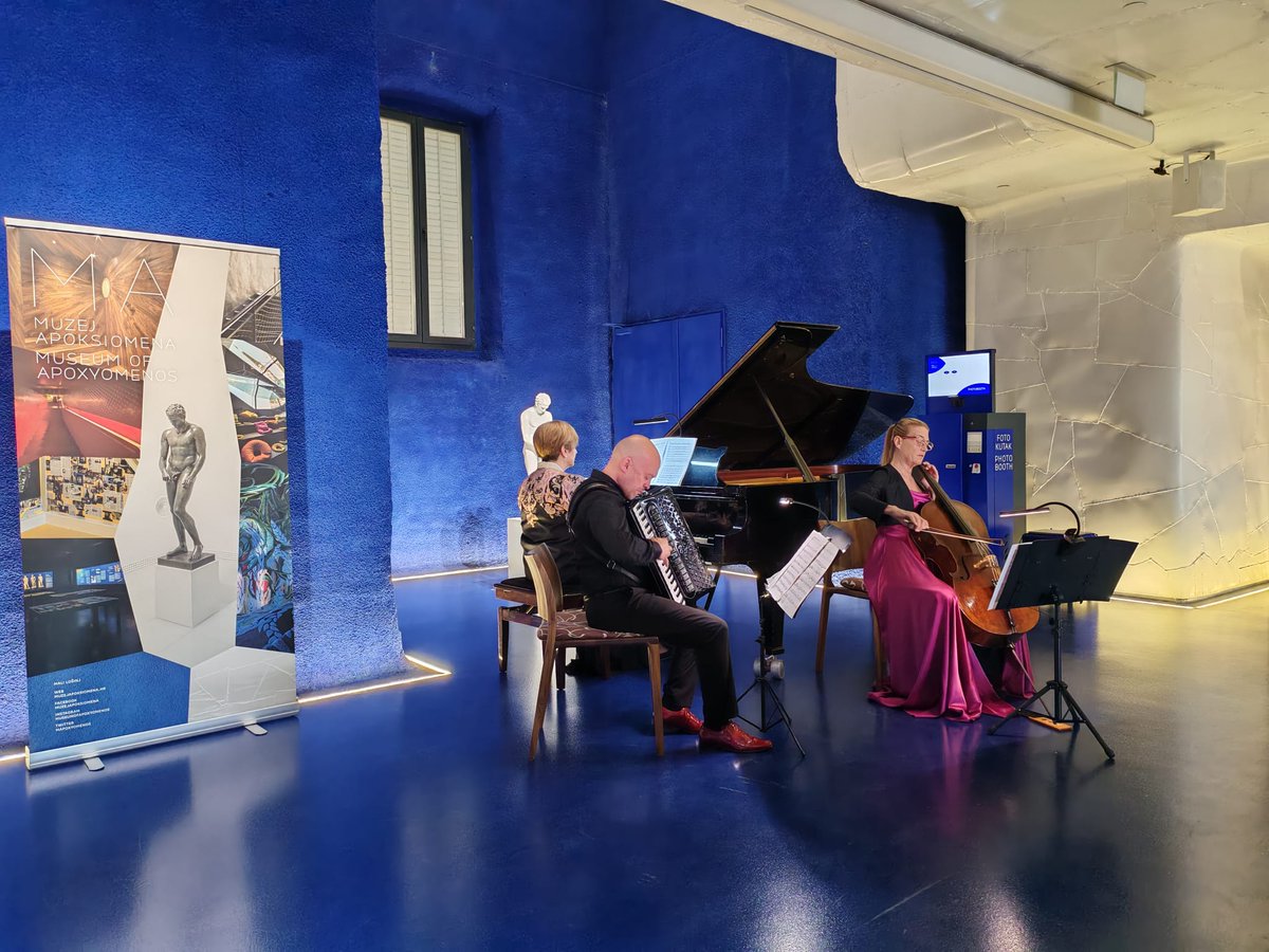 mapoxyomenos's tweet photo. Last night, we had the pleasure of hosting the concert “Viaggio Musicale a Venezia” in the lobby of our museum, performed by Trio Itinera Mundi and organized by the Italian Community of Mali Lošinj. 🎵 🎼 🎶Thank you to everyone who joined us and made it such a lovely evening! https://t.co/I7io1dn2ex