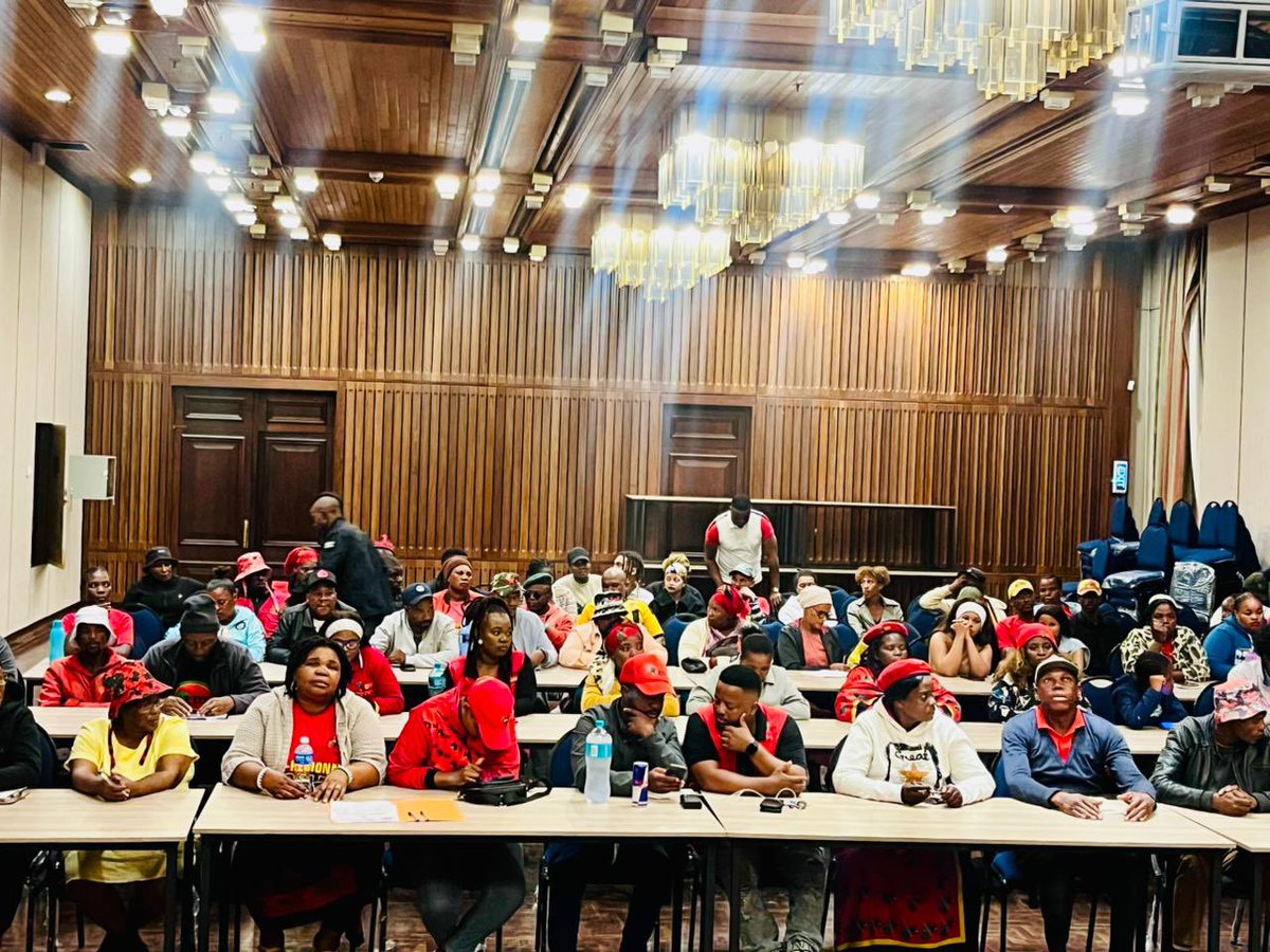 EFFEASTERNCAPE_'s tweet image. [IN PICTURES]📸

The final preparatory meeting for the Freedom Day Commemoration is underway, the meeting is presided over by EFF NMB Convenor and Coordinator, Cmsrs, Sinawo Thambo and Yolanda Luzipho alongside PETF Coordinator, fighter Piaba Madokwe. 

#RegisterToVoteEFF In The
