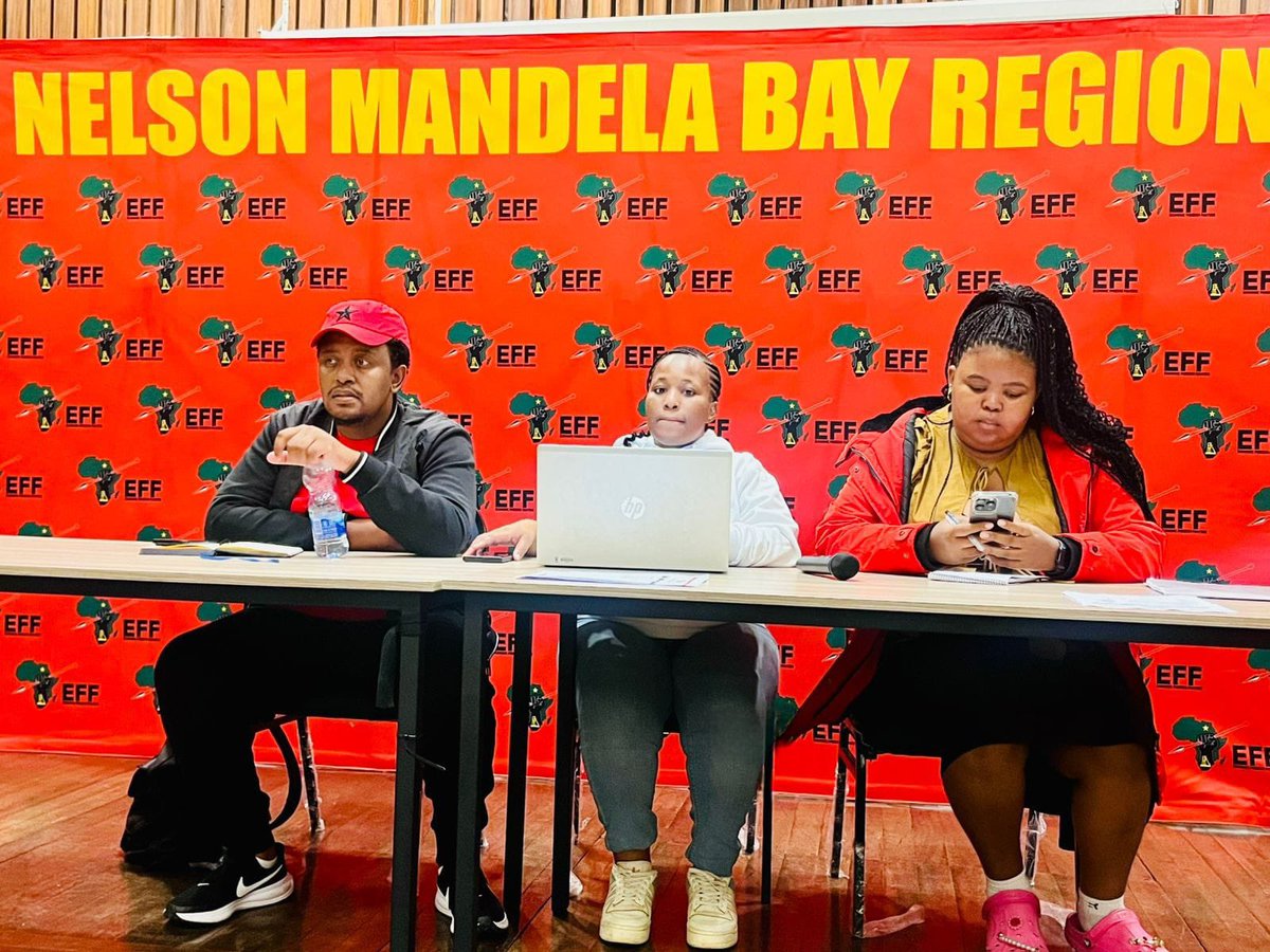 EFFEASTERNCAPE_'s tweet image. [IN PICTURES]📸

The final preparatory meeting for the Freedom Day Commemoration is underway, the meeting is presided over by EFF NMB Convenor and Coordinator, Cmsrs, Sinawo Thambo and Yolanda Luzipho alongside PETF Coordinator, fighter Piaba Madokwe. 

#RegisterToVoteEFF In The
