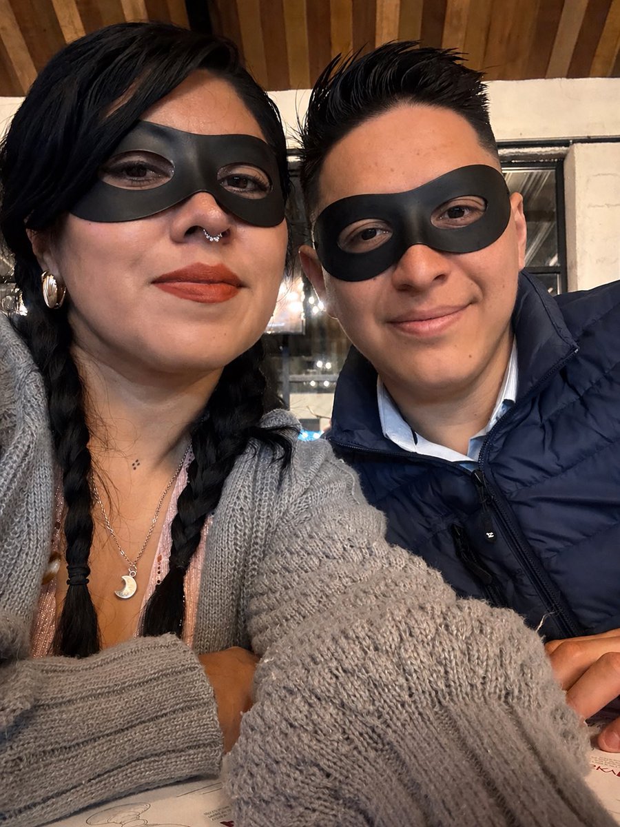 MichellAguxl's tweet photo. Pareja de León GTO. 
curiosa para encuentros con parejas o chicas unicornio 🍍🦄 https://t.co/54YhlhyH6m