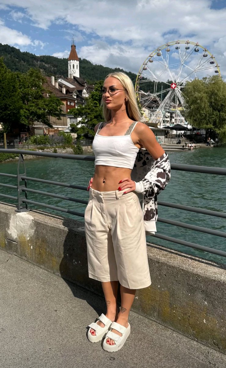 MRF_Queens's tweet image. Alisha Lehmann. 🫠
Elle en fait craquer plus d'un... 😍

#AlishaLehmann #Suisse #Leicester #WSL