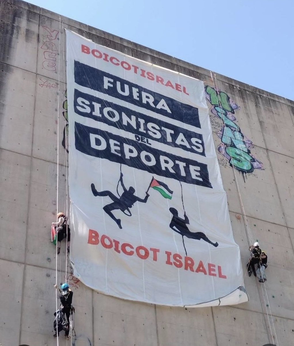 BDSMadrid's tweet photo. ❌ Fuera sionistas del deporte‼️
Mensaje claro hoy en el Parque Tierno Galván contra la participación del equipo israelí en el Campeonato del Mundo de Escalada que se celebrará en mayo
📍 Alcobendas
🧗 Acción Climbers for Palestine, Boicot Deportivo a Israel, Escuela de Activismo https://t.co/QYQAaQFTXW
