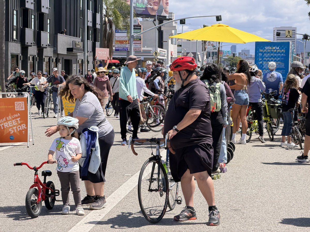 Airport2Park's tweet photo. We *LOVE* when @CicLAvia turns our streets into PARKS! Especially on the Westside! 💚
#CicLAvia #OpenStreets #StreetsForAll #SafeStreets  #StreetsForPeople @smspoke #SafeStreetsToParks #ParksForAll #Westwood #WLA https://t.co/jo27hqUaXP