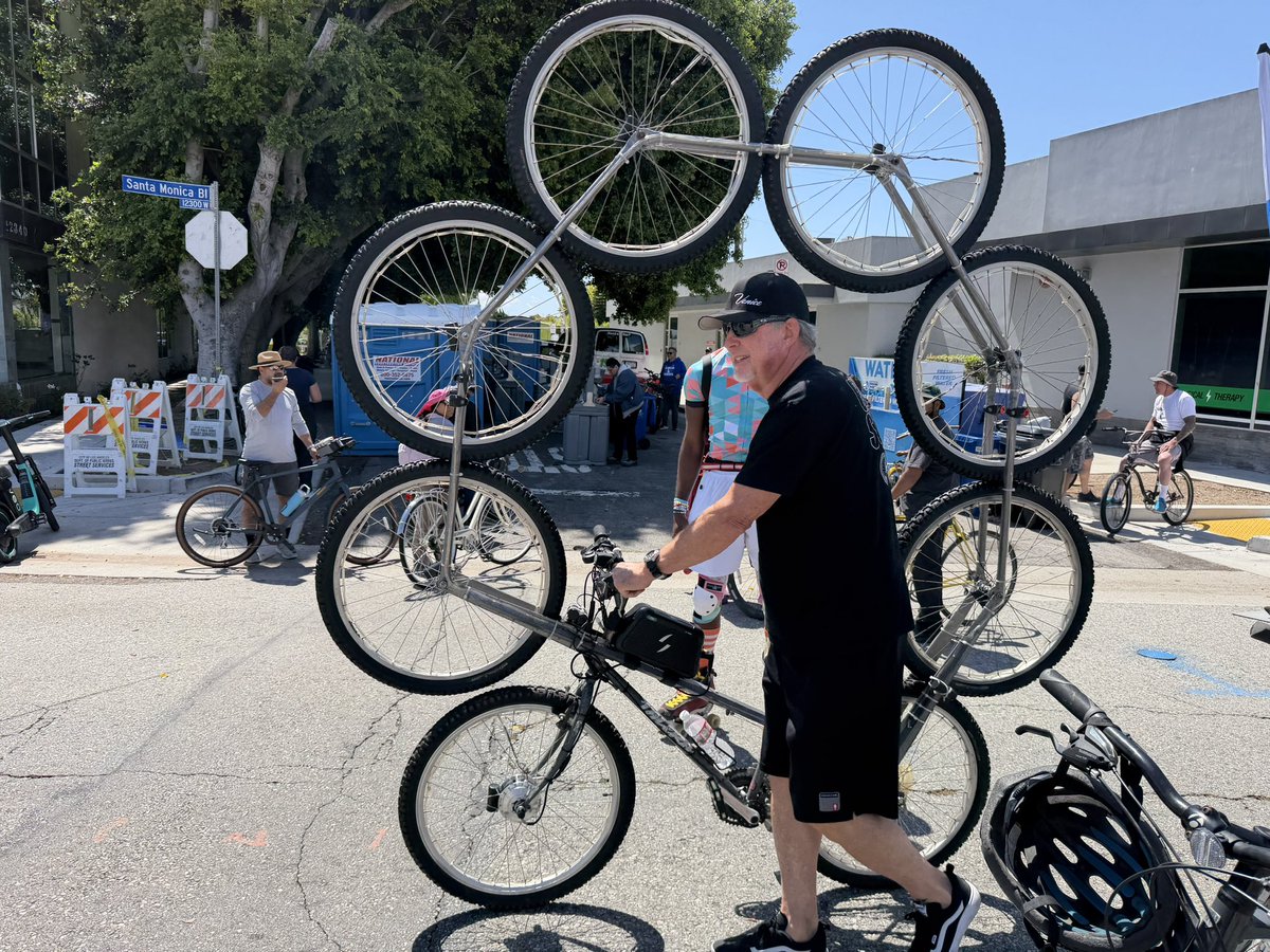 Airport2Park's tweet photo. We *LOVE* when @CicLAvia turns our streets into PARKS! Especially on the Westside! 💚
#CicLAvia #OpenStreets #StreetsForAll #SafeStreets  #StreetsForPeople @smspoke #SafeStreetsToParks #ParksForAll #Westwood #WLA https://t.co/jo27hqUaXP