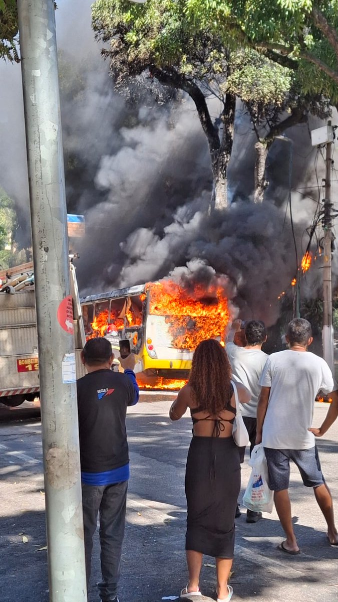 ellio radiocabeça tweet media