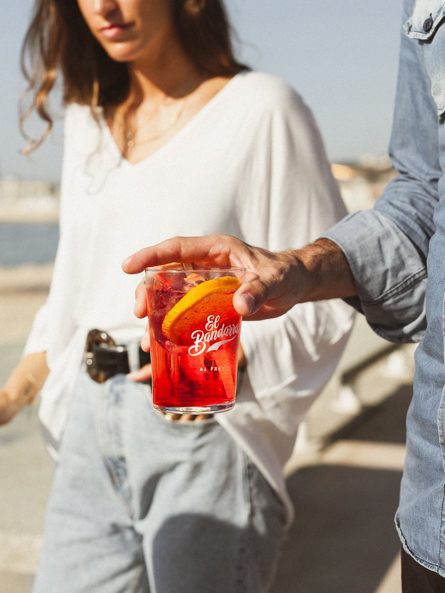 elbandarra's tweet photo. Con este tiempo veraniego, solo hay una cosa que apetece más que salir a dar un paseo: ¡salir a dar un paseo Al Fresco! #elbandarra #aperitivo #vermut https://t.co/HphUj1M0mh
