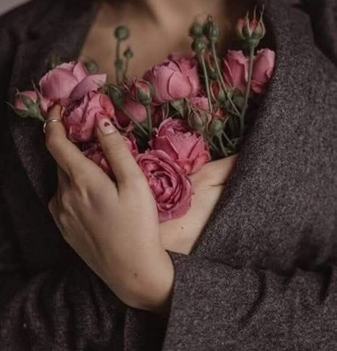 trinidadclara's tweet image. "Regaremos la espina 
Por el bien de la rosa."

Buenas noches 💫 a soñar bonito 💋

#FelizNoche #FelizLunes #FelizSemana 💫🌹

#LaOrejaDeVanGogh #Rosas 🎼🌹🎼

youtu.be/nYnLVWXmRm8?is… 🎶🌹🎶