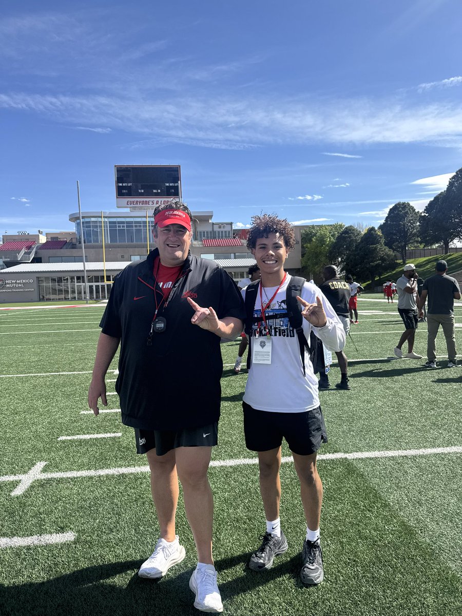 envy_alex15's tweet photo. Thank you @Beau_Davidson for inviting me had a blast watching your spring game thankful for the opportunity had some great conversations with @Coach_Eck @Carson_Walch @DDemonFootball @nmpreps @PrepRedzoneNM https://t.co/AoDRHVi0CR