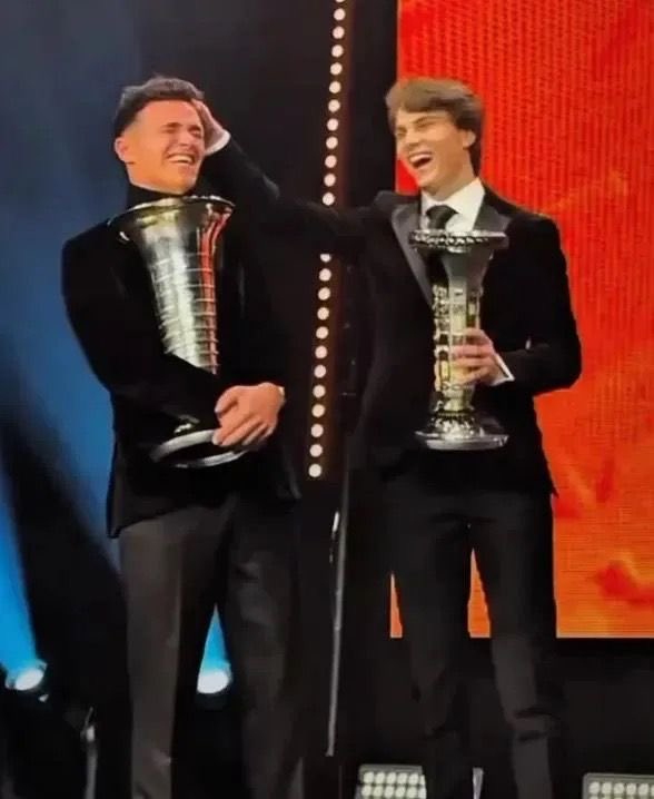 OscChaOops's tweet photo. “omg landoscar divorced!!”

oscar: "Our relationship was probably better at the back end of last year than it was during the first 6 months of is getting to know each other.’’

GAWD YESSSSSSSSS https://t.co/ka7IGtHHw4