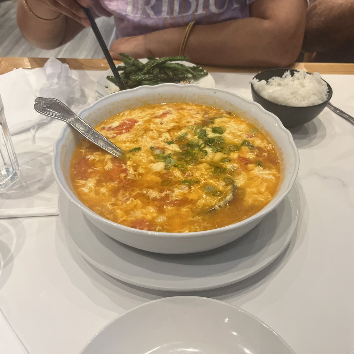 juschi11en's tweet image. Chinese food with my parents... tomato egg drop soup, steamed shrimp dumplings, dry fried green beans, and a spicy shrimp dry pot #delishus #lunch #Chinese #sichuan