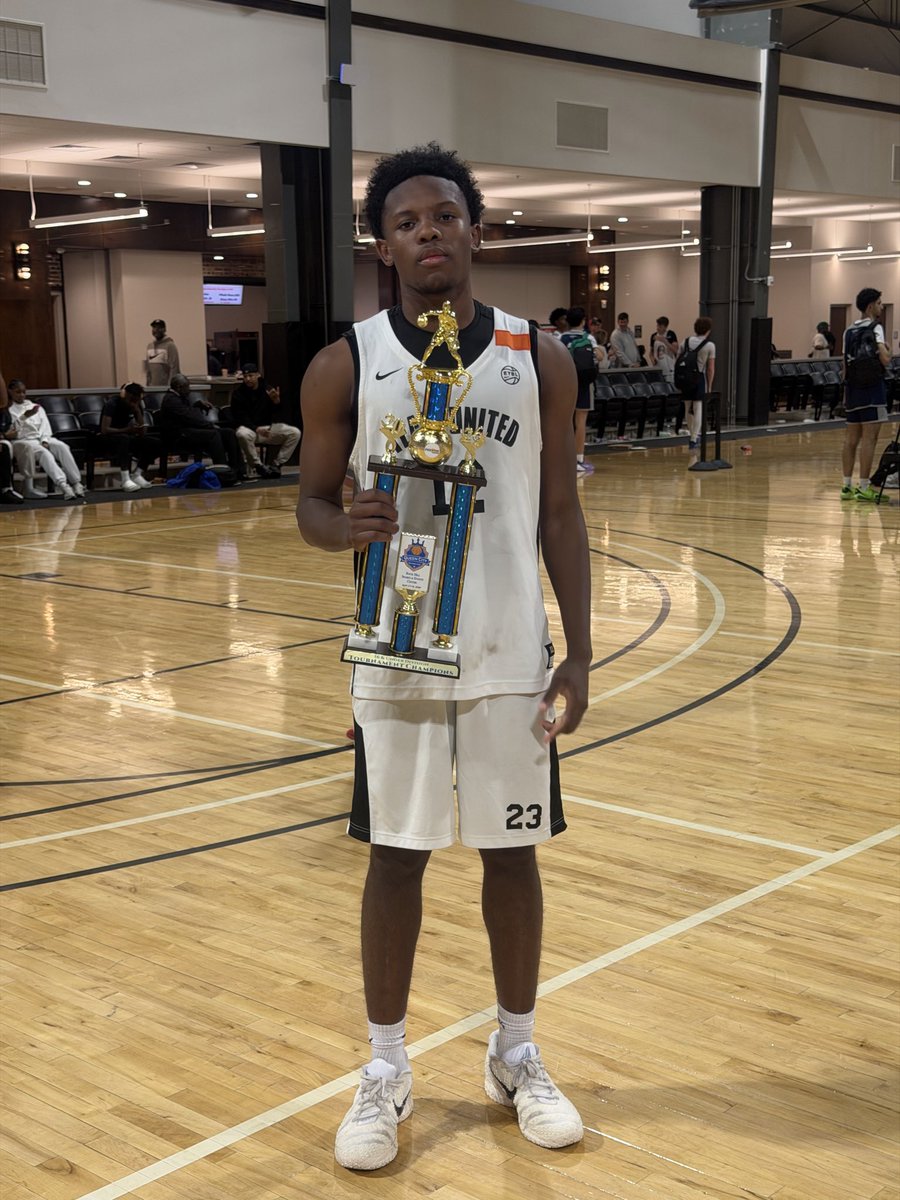 BamMobley's tweet photo. @PhenomExposure  Championship winner with @teamunitedhoops https://t.co/iNcUjRvc9z