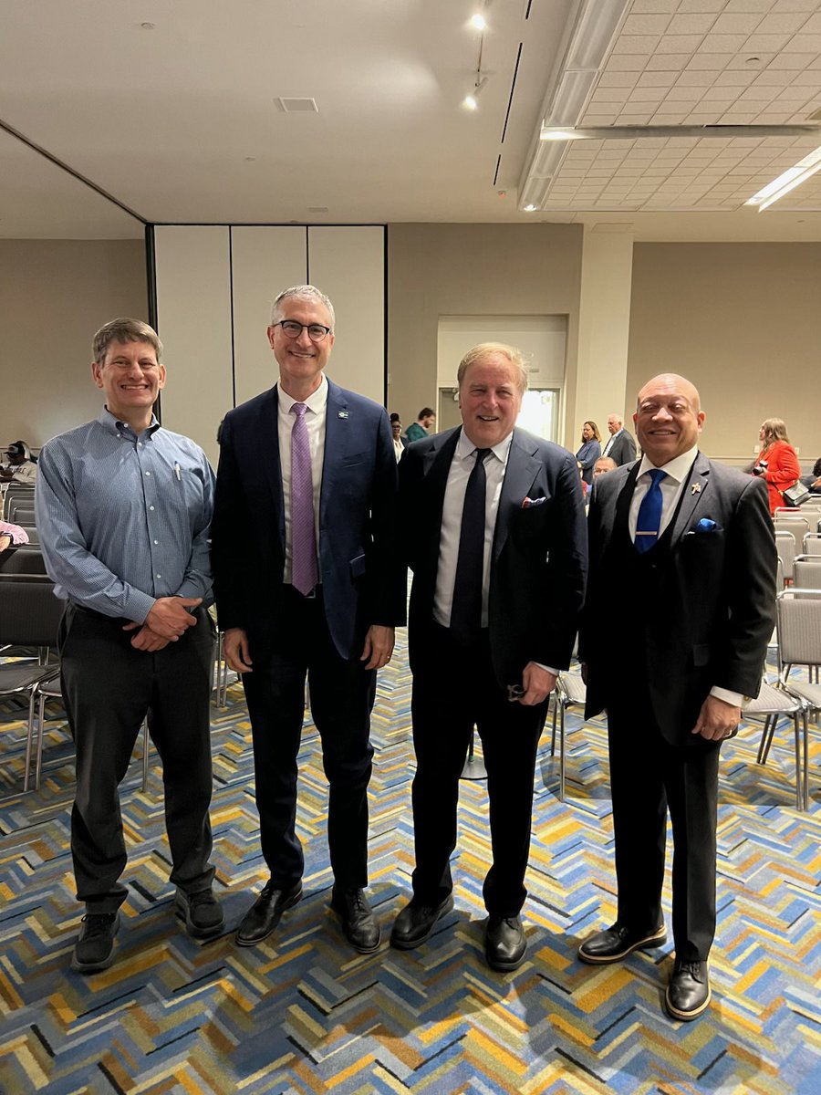anthonyflint's tweet photo. Just stepping off the stage at APA #NPC26 Detroit, concluding another smash-hit mayors panel, Michigan edition. Thank you to Mayor David LaGrande (Grand Rapids) Mayor Christopher Taylor (Ann Arbor) Mayor Sheldon Neeley (Flint). https://t.co/jJfFaJrYvb