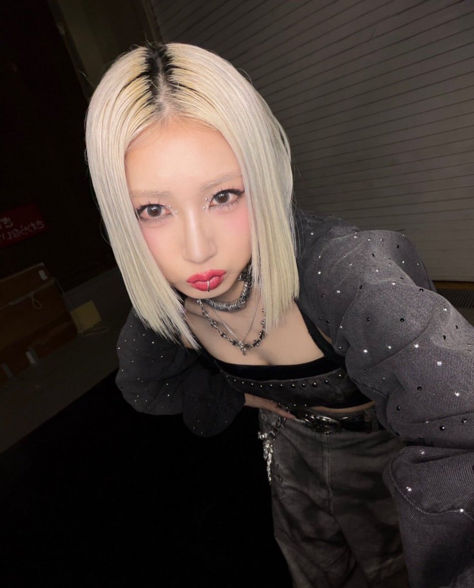 みに𝜗𝜚 tweet media