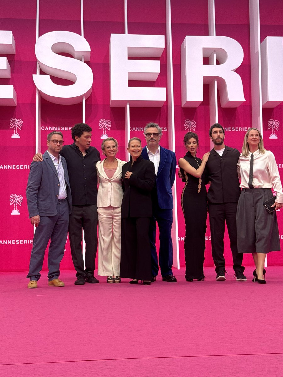 CannesPalais's tweet image. Pink Carpet, Jour 4 à @CANNESERIES 💗
Avec Adam Scott, qui recevra le Prix d’honneur Canal+ 🎬

Et ce soir, première mondiale de la série hors compétition « Star City » ✨

#CannesFrance #CotedAzurFrance #RendezVousACannes #PinkCarpet #AdamScott