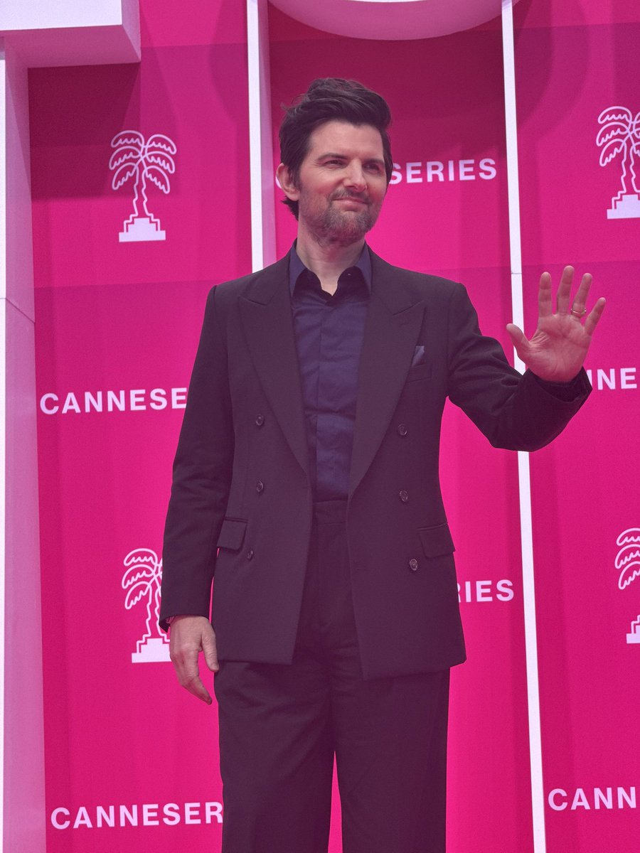 CannesPalais's tweet image. Pink Carpet, Jour 4 à @CANNESERIES 💗
Avec Adam Scott, qui recevra le Prix d’honneur Canal+ 🎬

Et ce soir, première mondiale de la série hors compétition « Star City » ✨

#CannesFrance #CotedAzurFrance #RendezVousACannes #PinkCarpet #AdamScott